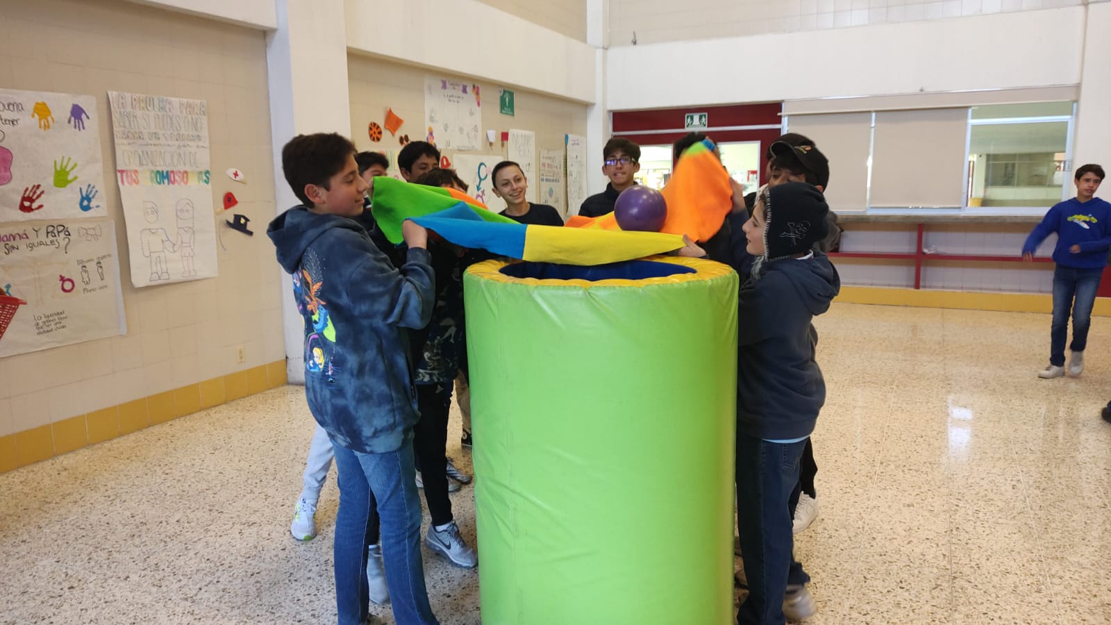 Alumnos de Cumbres Toluca trabajando en equipo