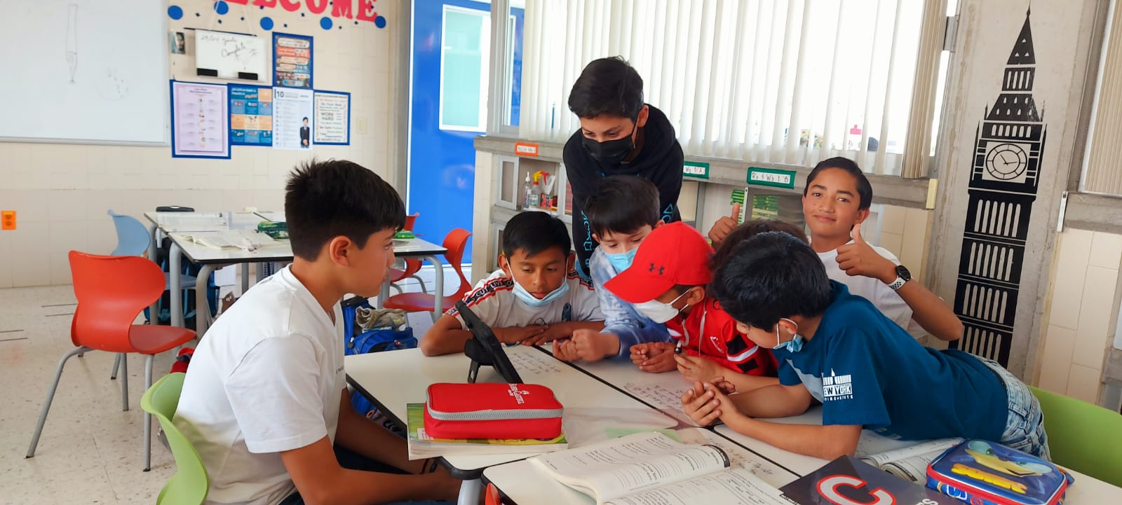 Alumnos de primaria de Cumbres Toluca aprenden con tecnología en el salón de clases